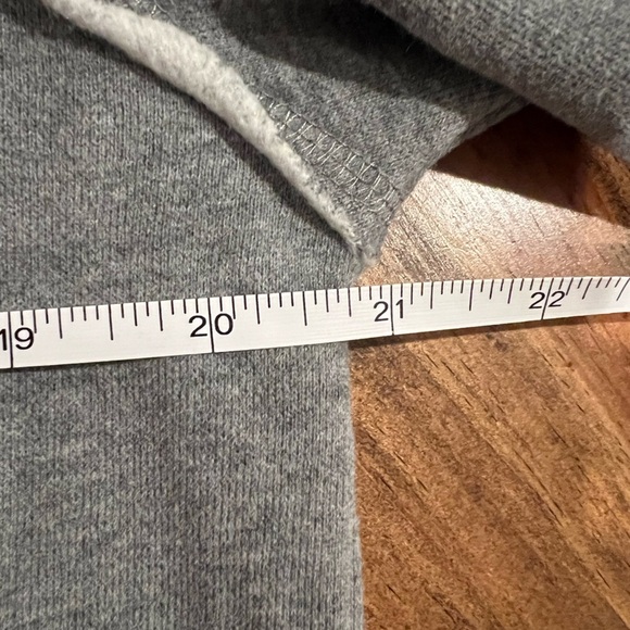 Universal Studios Harry Potter Gray Slytherin Sweatshirt, medium, EUC, green - Picture 6 of 7